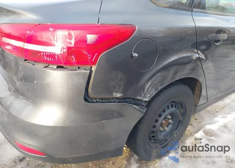 2017 Ford Focus S z USA, uszkodzony, nr VIN 1FADP3E20HL276123